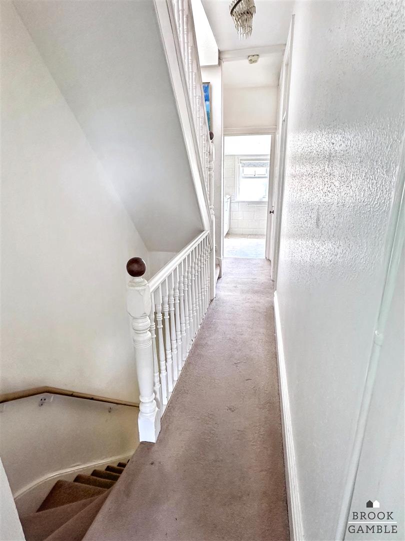 4 Bedroom House - Terraced. Willowfield Square in Eastbourne,  20